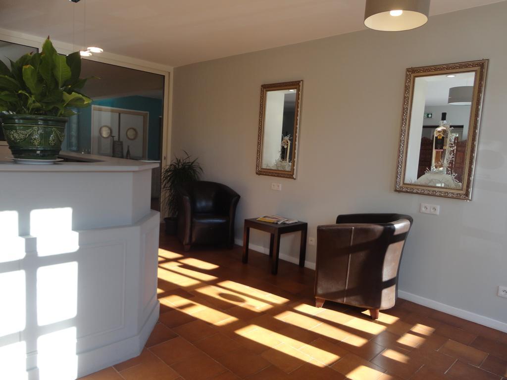 Hotel Restaurant Les 3 Chenes Fréjus 外观 照片