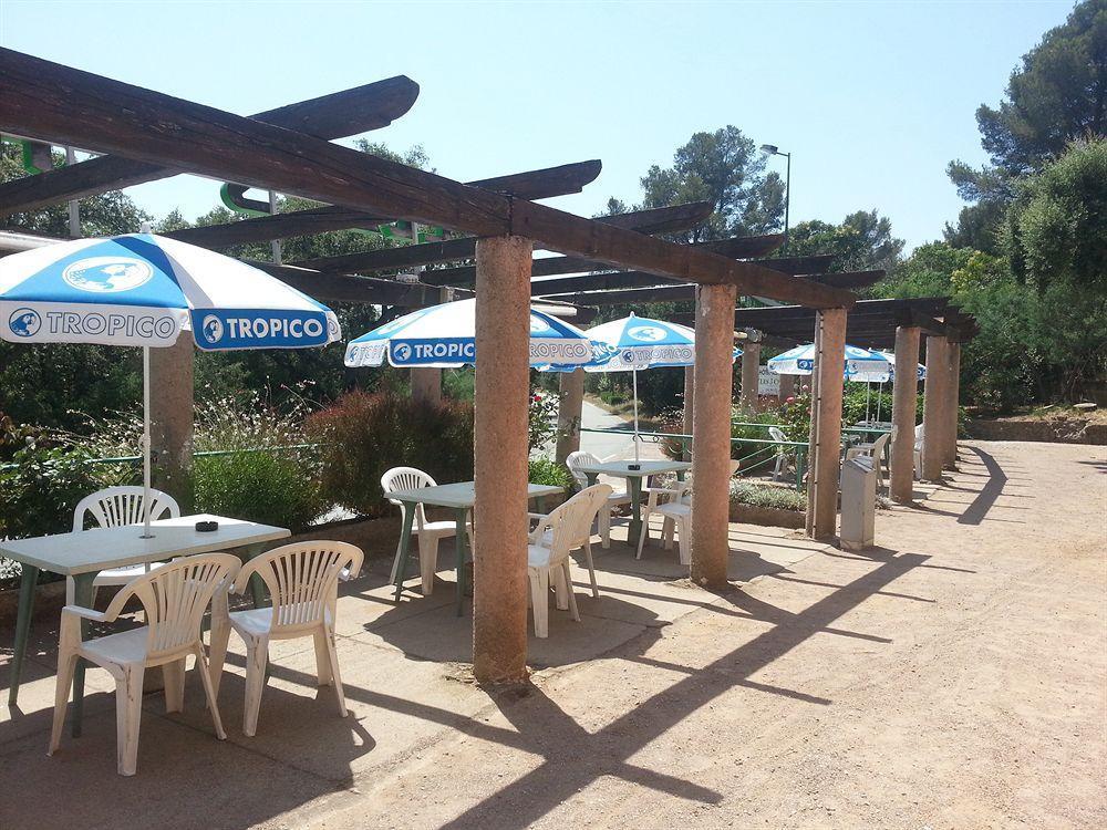 Hotel Restaurant Les 3 Chenes Fréjus 外观 照片