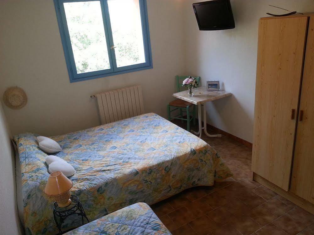 Hotel Restaurant Les 3 Chenes Fréjus 外观 照片