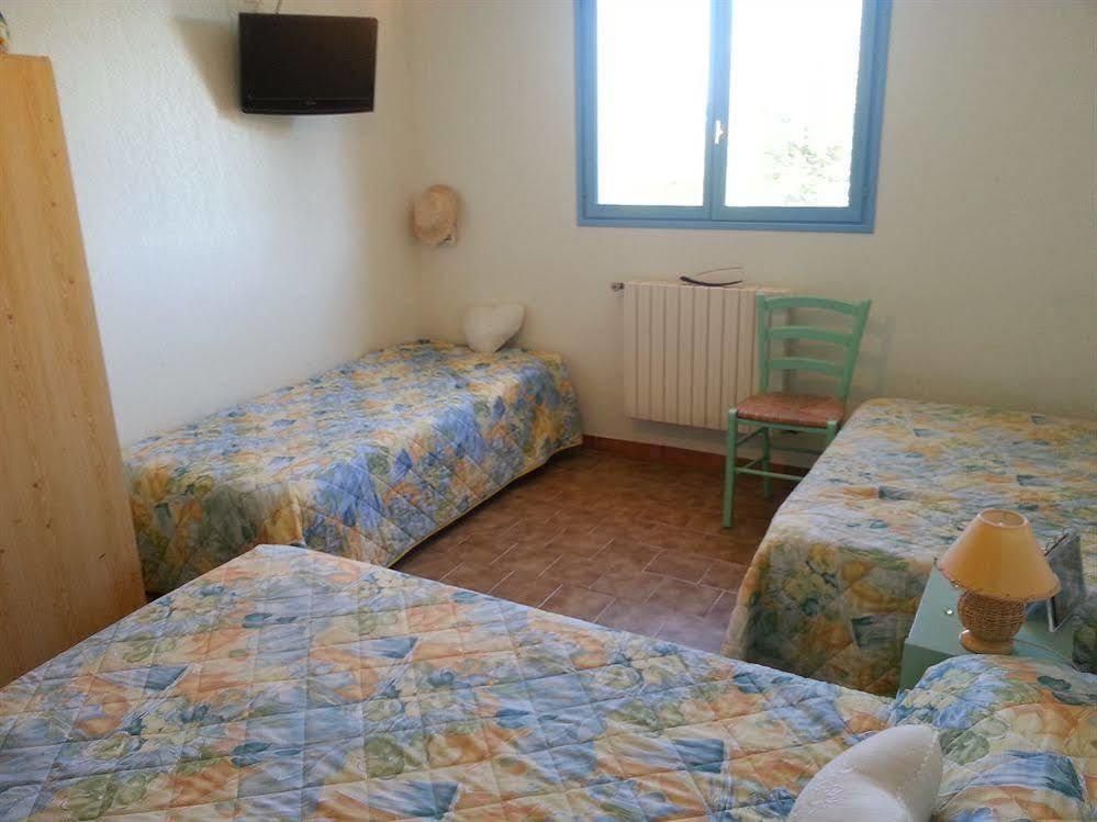 Hotel Restaurant Les 3 Chenes Fréjus 外观 照片