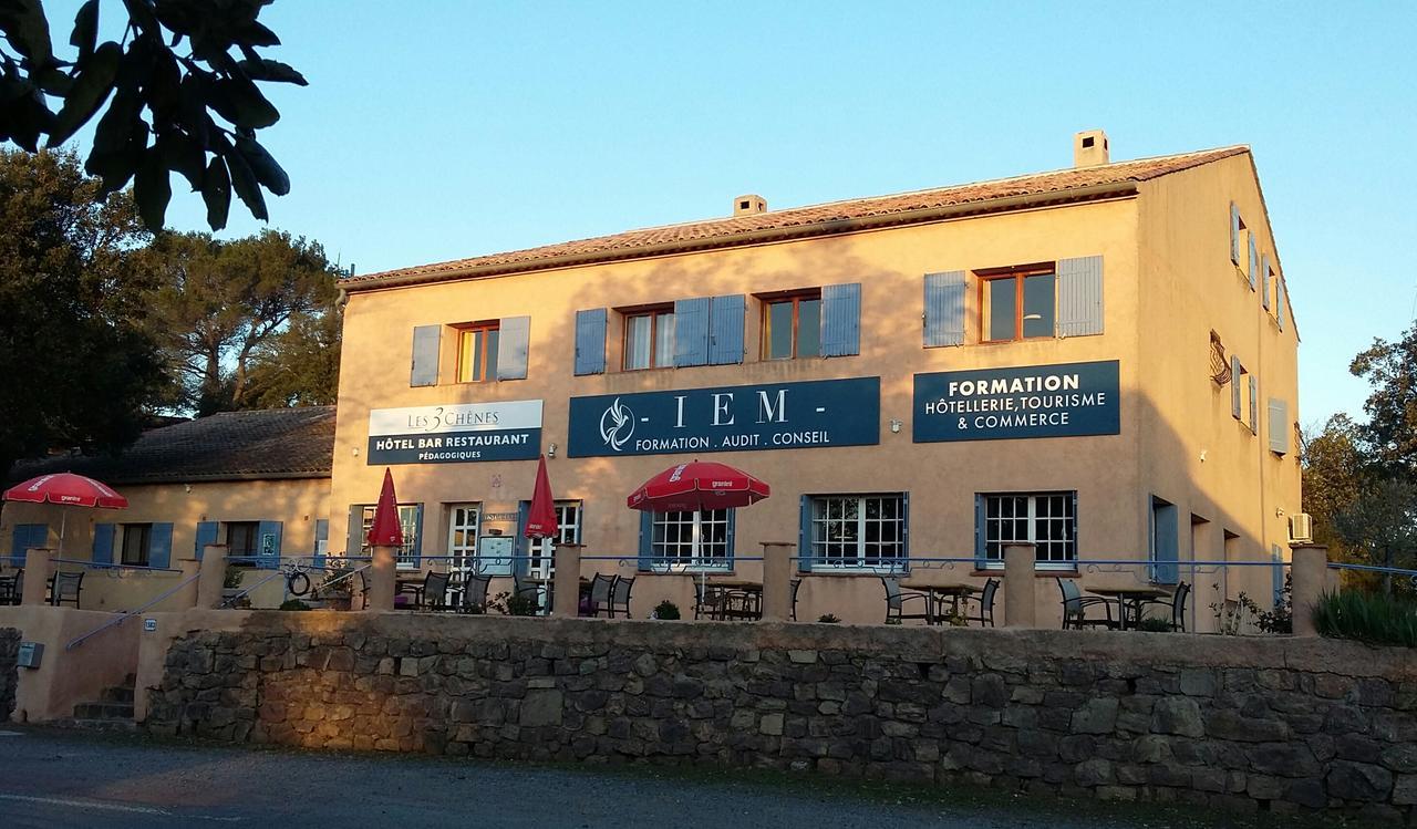 Hotel Restaurant Les 3 Chenes Fréjus 外观 照片