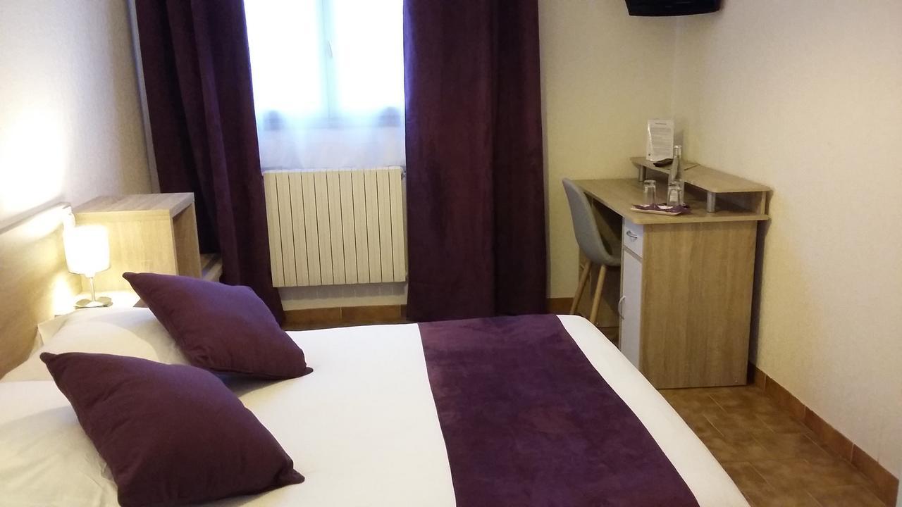 Hotel Restaurant Les 3 Chenes Fréjus 外观 照片