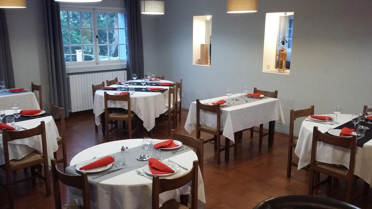 Hotel Restaurant Les 3 Chenes Fréjus 外观 照片
