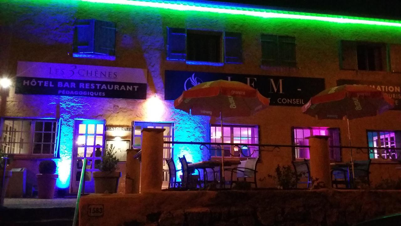 Hotel Restaurant Les 3 Chenes Fréjus 外观 照片
