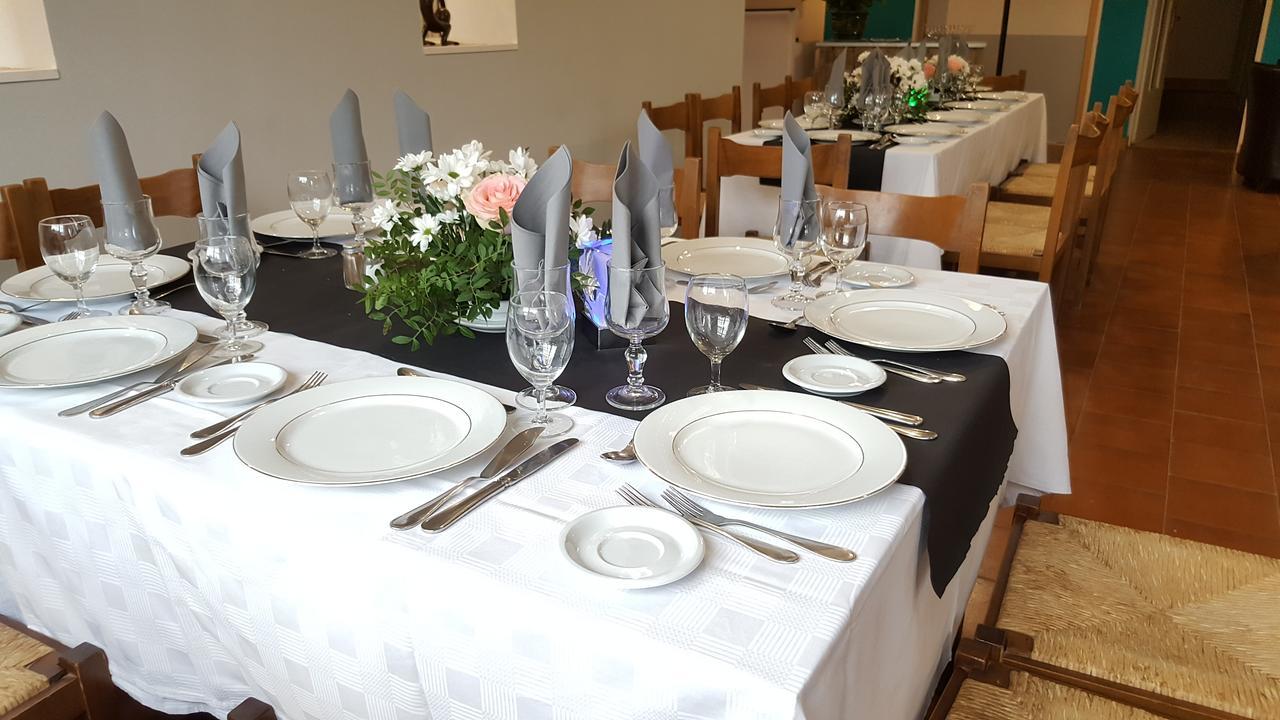 Hotel Restaurant Les 3 Chenes Fréjus 外观 照片