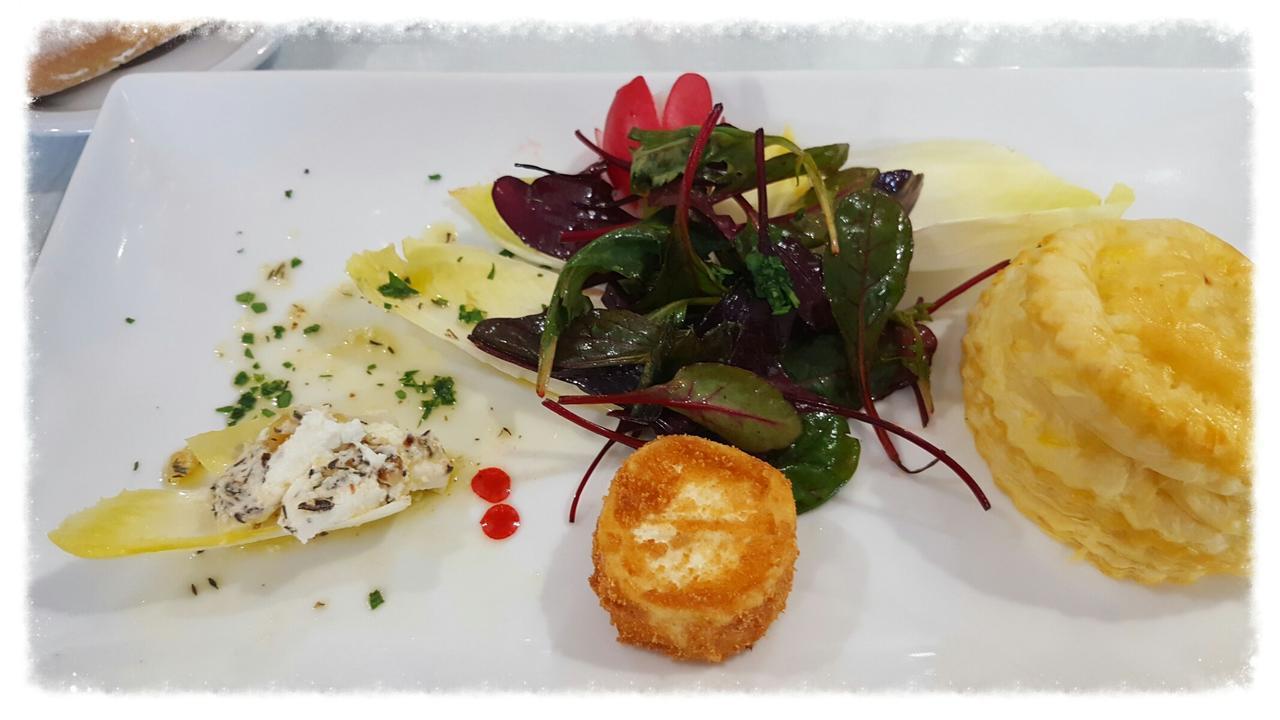 Hotel Restaurant Les 3 Chenes Fréjus 外观 照片