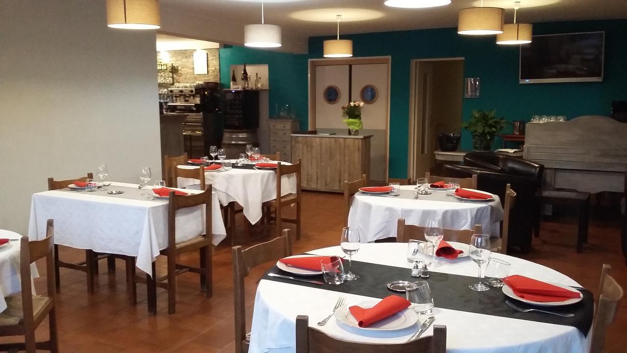 Hotel Restaurant Les 3 Chenes Fréjus 外观 照片