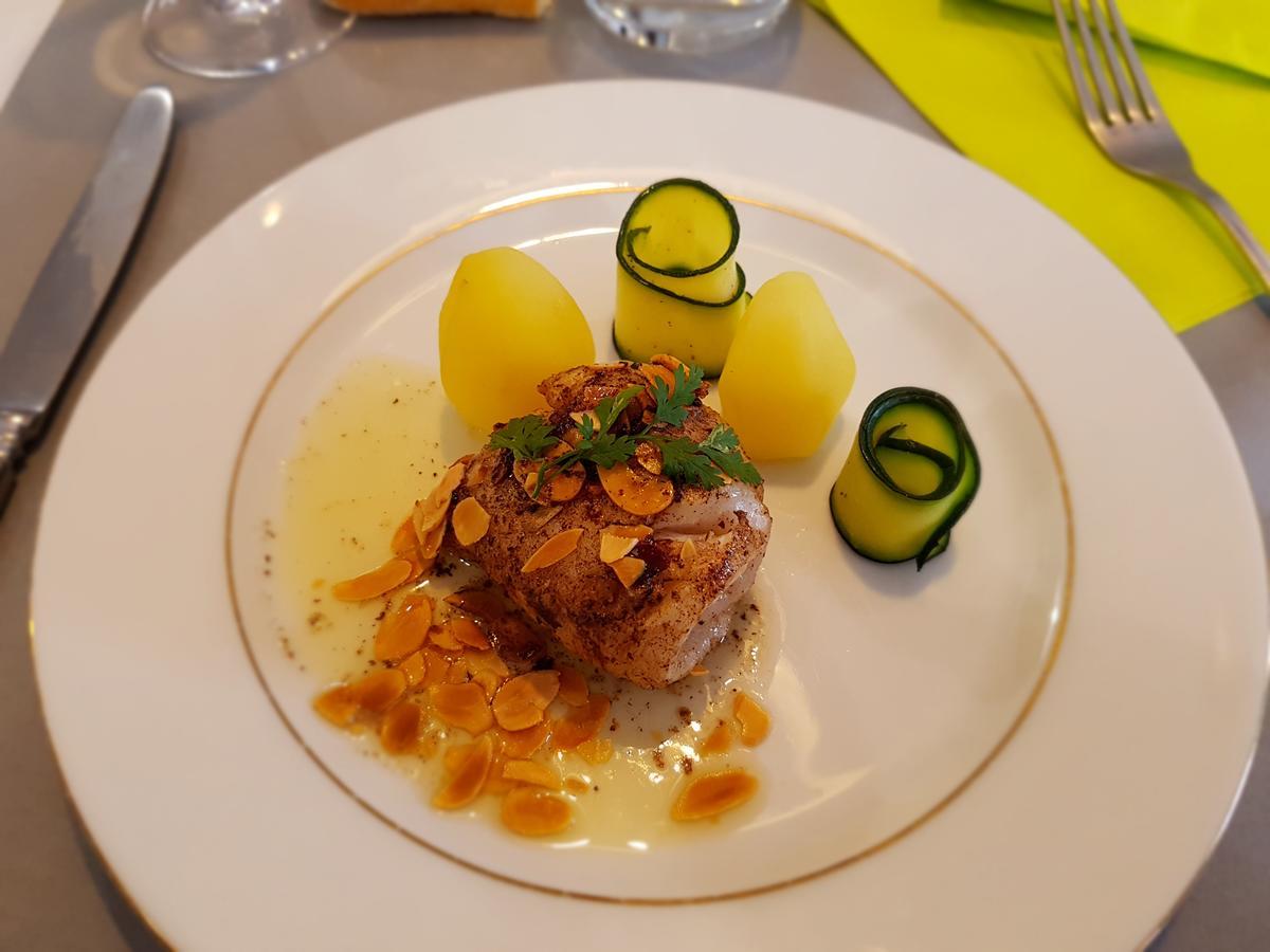 Hotel Restaurant Les 3 Chenes Fréjus 外观 照片
