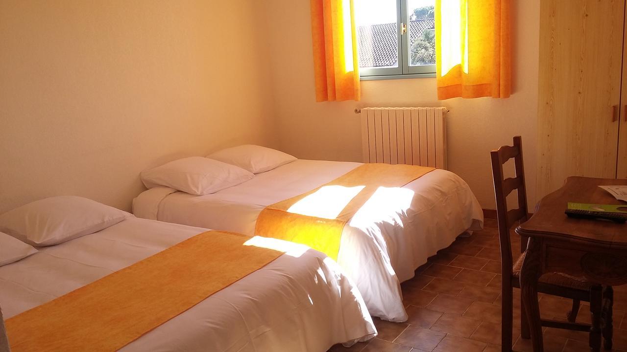 Hotel Restaurant Les 3 Chenes Fréjus 外观 照片