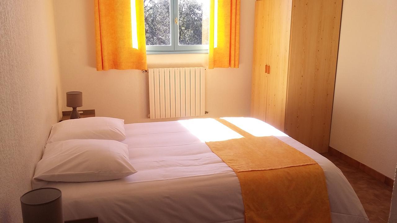 Hotel Restaurant Les 3 Chenes Fréjus 外观 照片