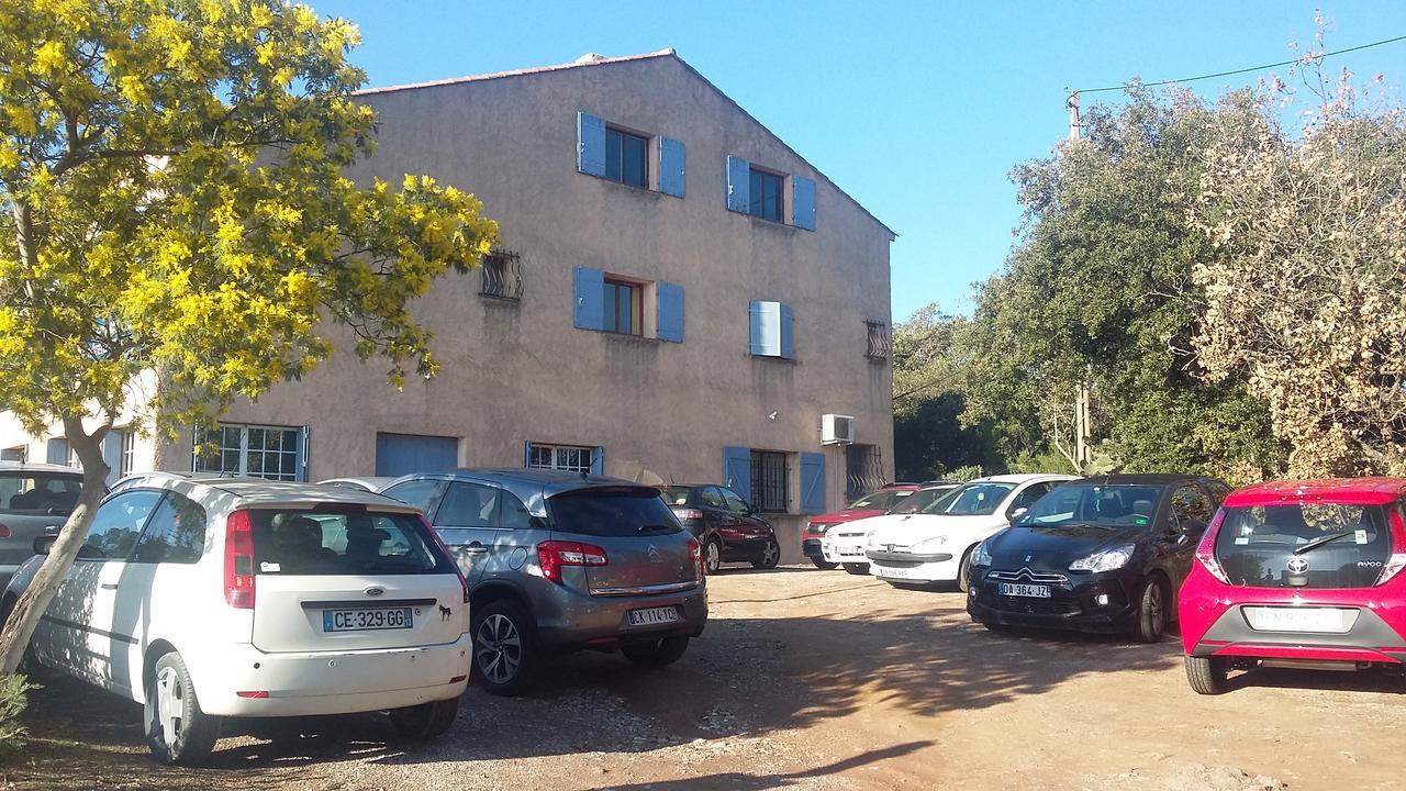 Hotel Restaurant Les 3 Chenes Fréjus 外观 照片