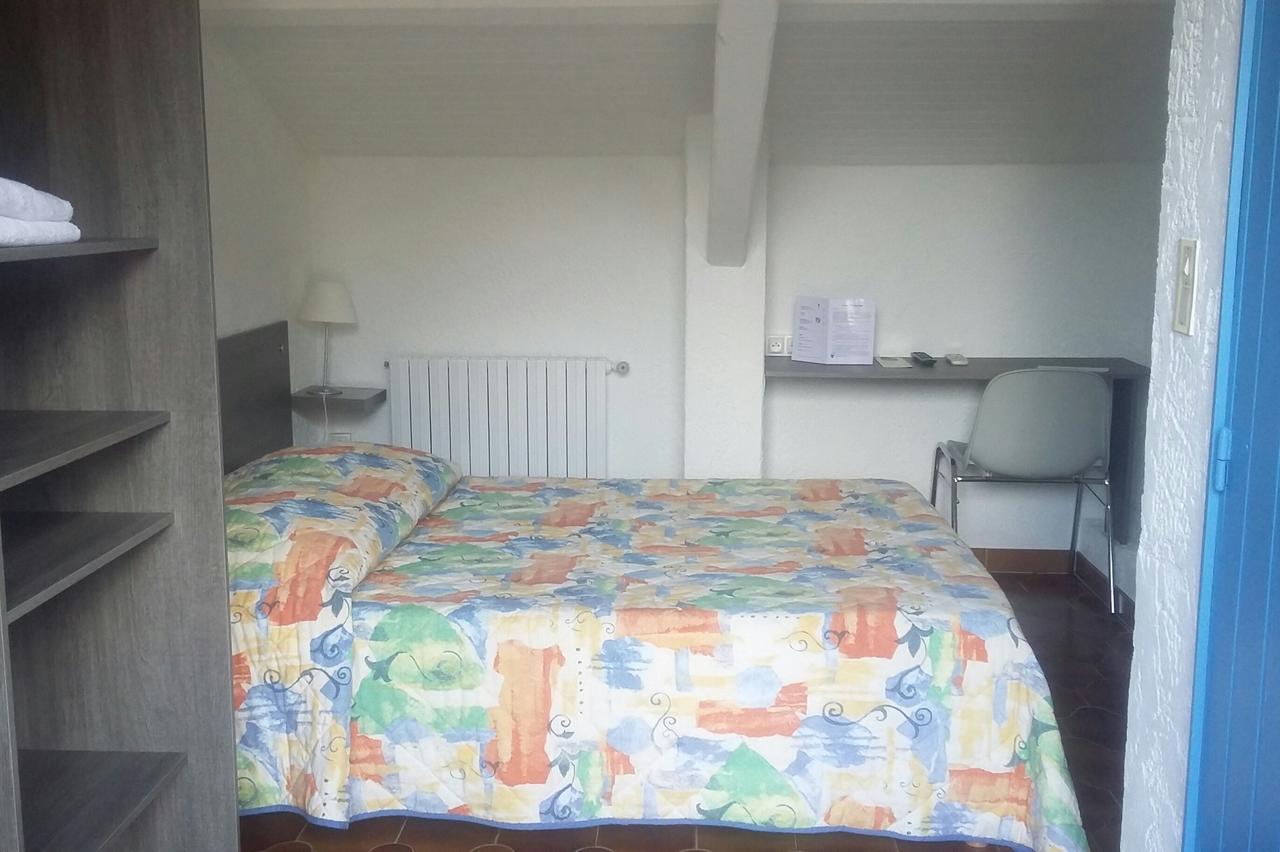 Hotel Restaurant Les 3 Chenes Fréjus 外观 照片