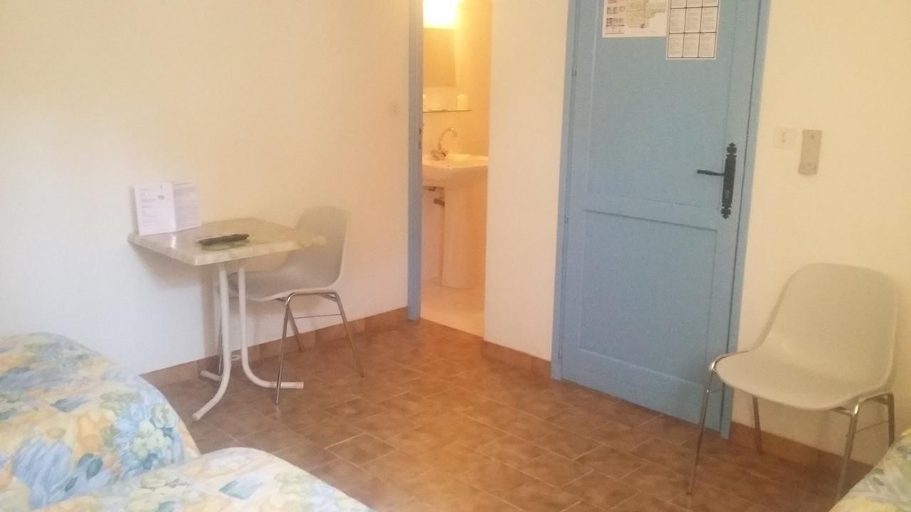 Hotel Restaurant Les 3 Chenes Fréjus 外观 照片