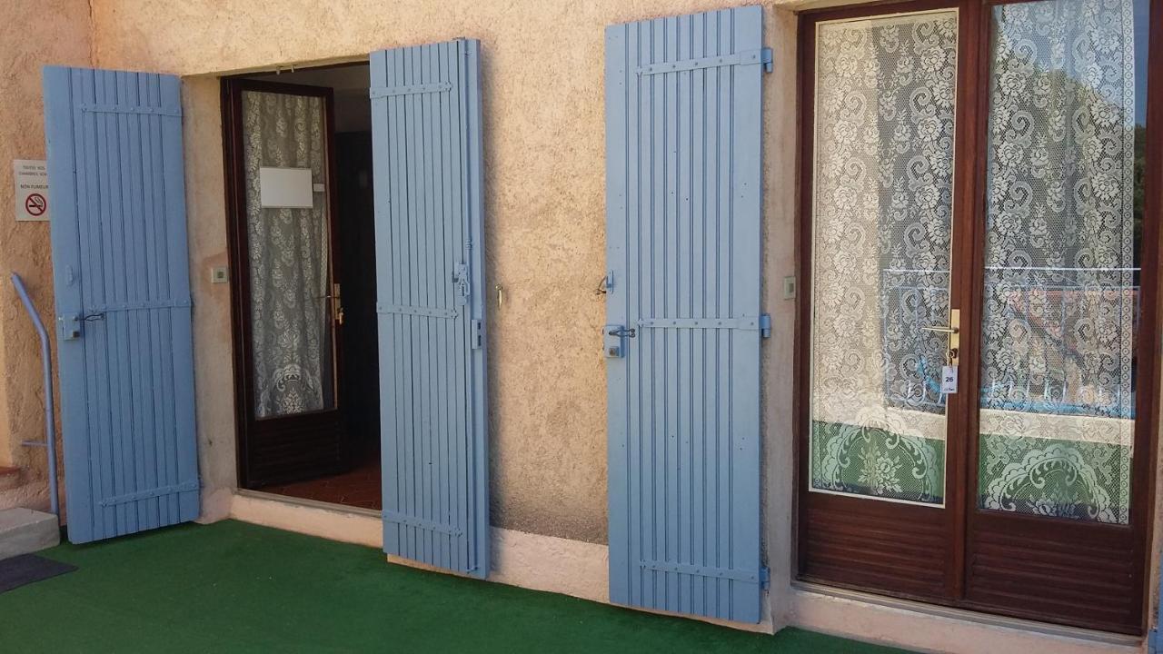 Hotel Restaurant Les 3 Chenes Fréjus 外观 照片