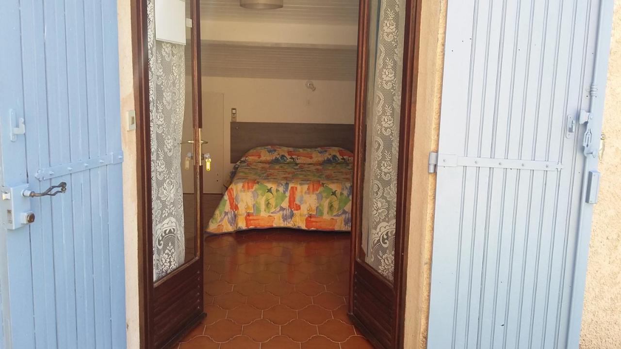 Hotel Restaurant Les 3 Chenes Fréjus 外观 照片